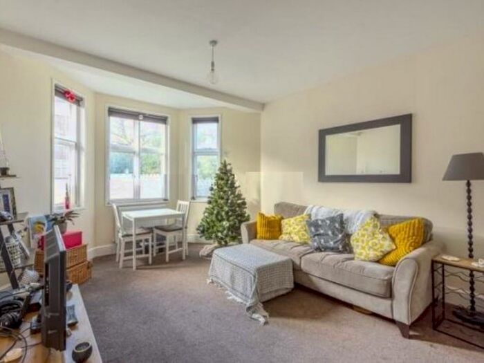 1 Bedroom Apartment To Rent In Haslemere Road, Crouch End, London, N8