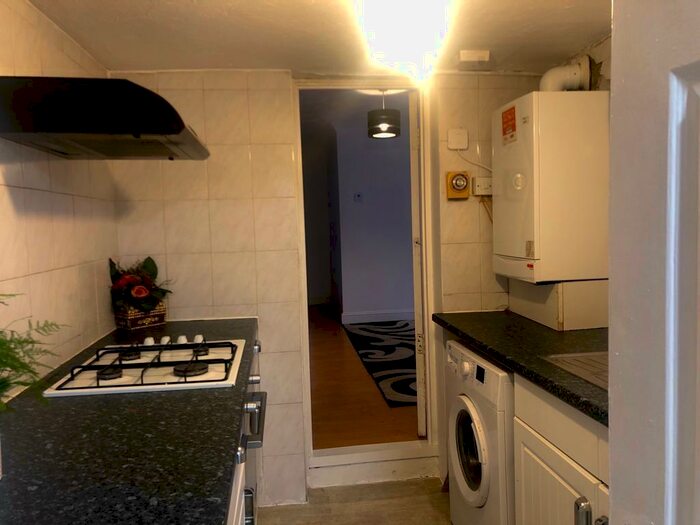 2 Bedroom Maisonette To Rent In Netley Road, Newbury Park, IG2