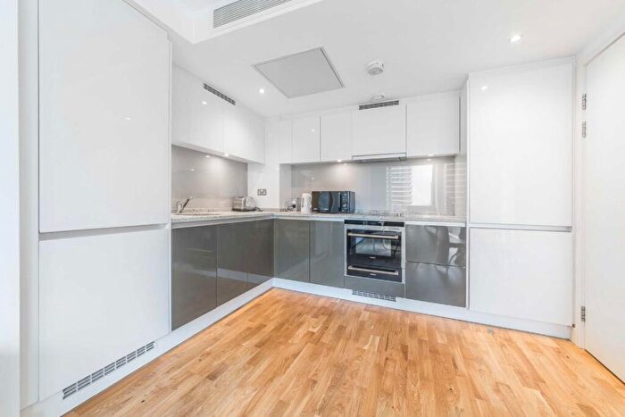 1 Bedroom Flat To Rent In Marsh Wall, London, E14