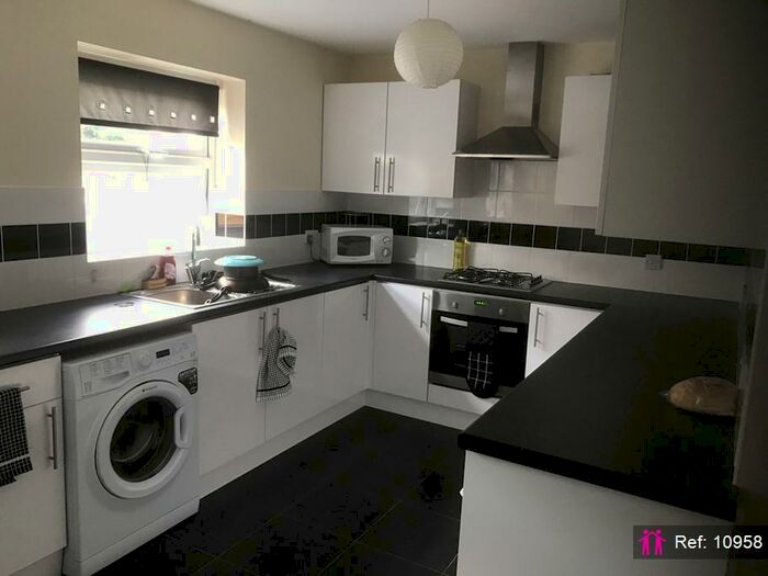 6 Bedroom Semi-Detached House To Rent In Southsea Road, Kingston Upon Thames, KT1