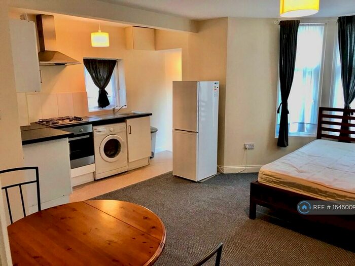 Studio To Rent In Tufnell Park Road, London, N7