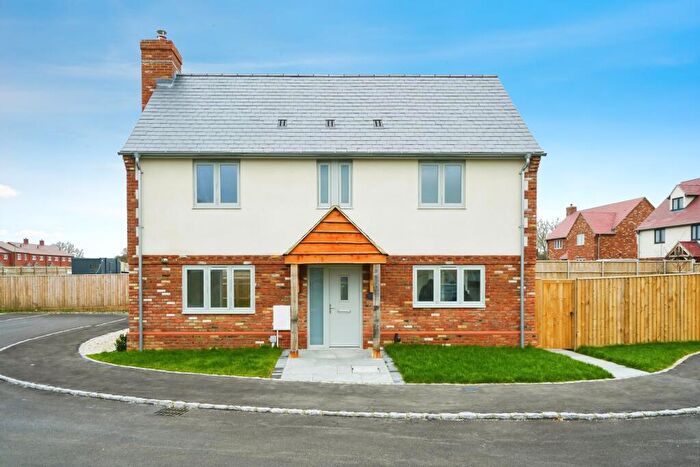 4 Bedroom Detached House To Rent In Home Farm Close, Ambrosden, Bicester, OX25