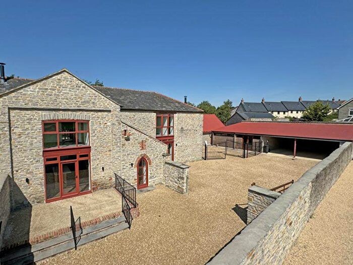 3 Bedroom Barn Conversion For Sale In Fosse Way, Ilchester, BA22