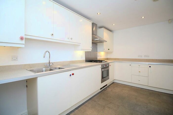 3 Bedroom Town House To Rent In Highland Drive, Loughborough, LE11