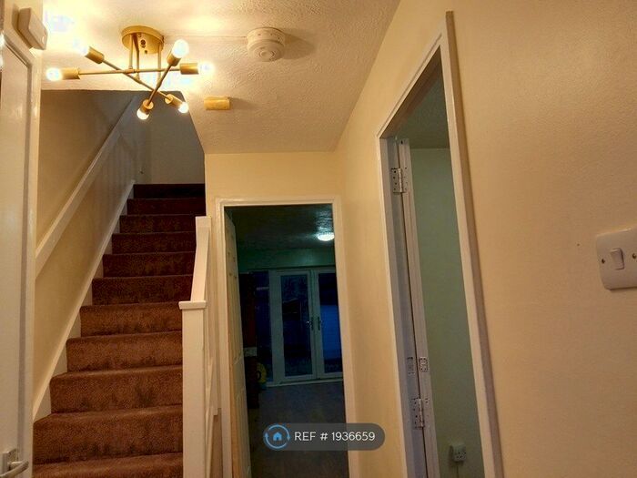 3 Bedroom Semi-Detached House To Rent In Braislford Close, London, CR4