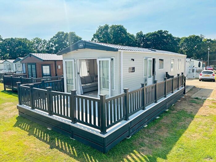 2 Bedroom Caravan For Sale In Perowne Way, Sandown, PO36
