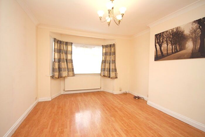 2 Bedroom Flat To Rent In Alexandra Avenue, Harrow, HA2