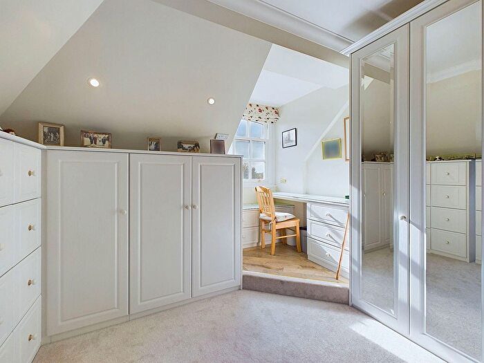 2 Bedroom Penthouse For Sale In Springfield Park, North Parade, Horsham., RH12