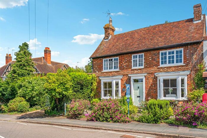 4 Bedroom Link Detached House For Sale In White Maples, Watling Street, Little Brickhill, MK17