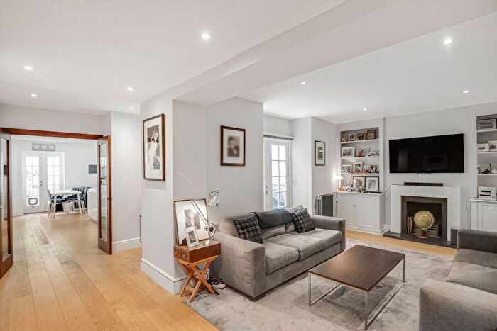 2 Bedroom Flat For Sale In Warwick Square, Pimlico, SW1V