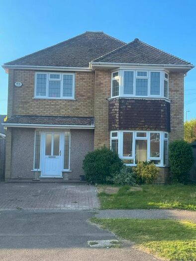 4 Bedroom Property To Rent In Warnham Gardens, Bexhill-On-Sea, TN39