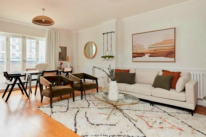 2 Bedroom Flat To Rent In Price's Court, London, SW11