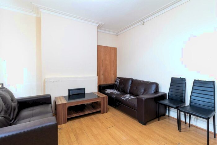 3 Bedroom House To Rent In Spring Grove Walk, Hyde Park, Leeds, LS6