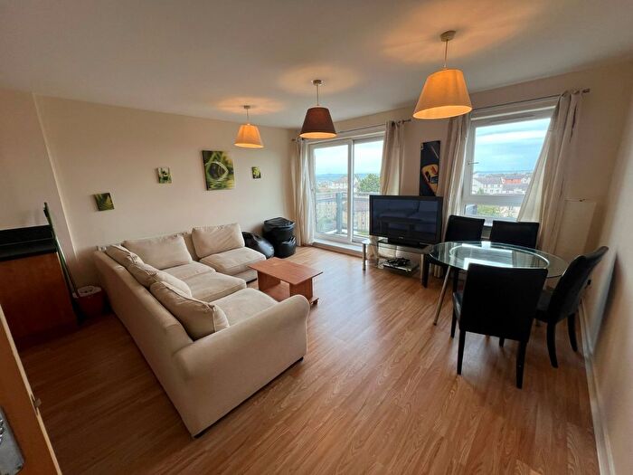 2 Bedroom Flat To Rent In Hawkhill Close, Edinburgh, EH7