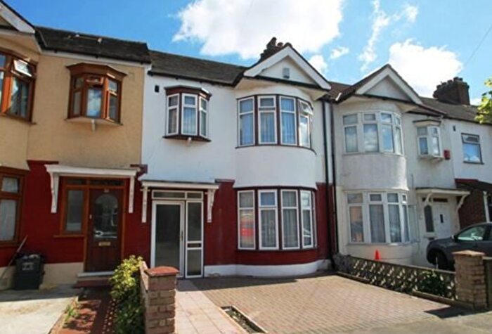 3 Bedroom Property For Sale In St. Thomas Gardens, Ilford, IG1