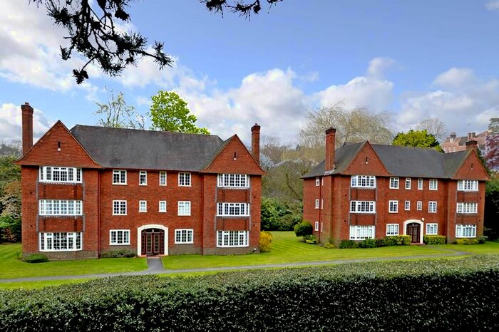 2 Bedroom Flat To Rent In Ellesmere Court, Weybridge KT13