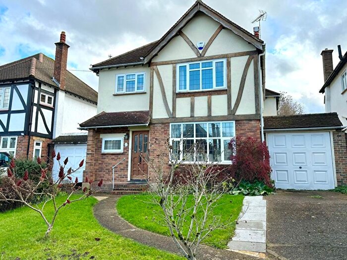 3 Bedroom Detached House For Sale In Chantry Hurst, Epsom, KT18