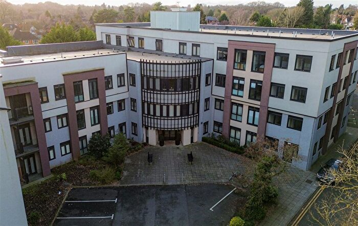 2 Bedroom Flat For Sale In Broadoaks, Streetsbrook Road, Solihull, B91
