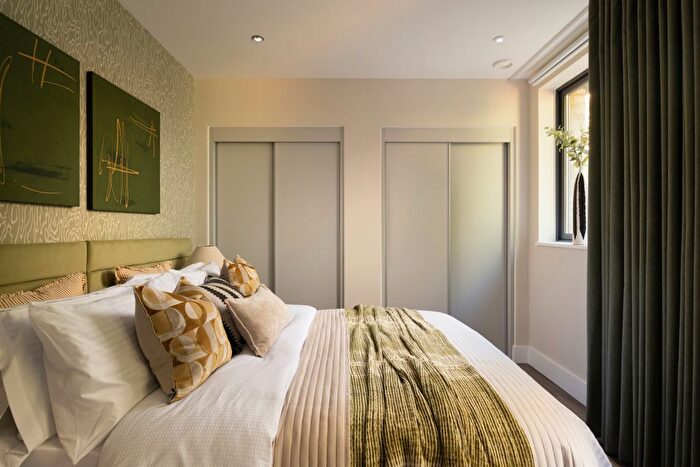 1 Bedroom Flat For Sale In The Crescent Collection, Greenwich, SE10