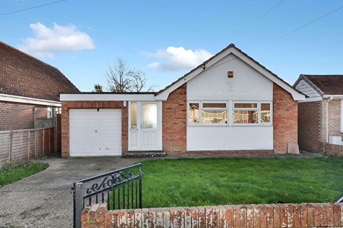 2 Bedroom Detached Bungalow For Sale In Queens Road, Littlestone, TN28