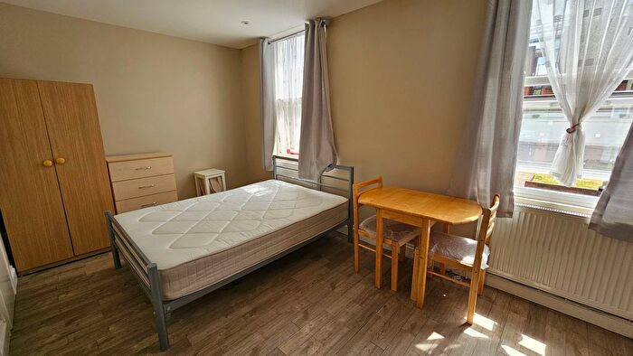 Studio To Rent In Cricklewood Lane, Cricklewood, London, NW2