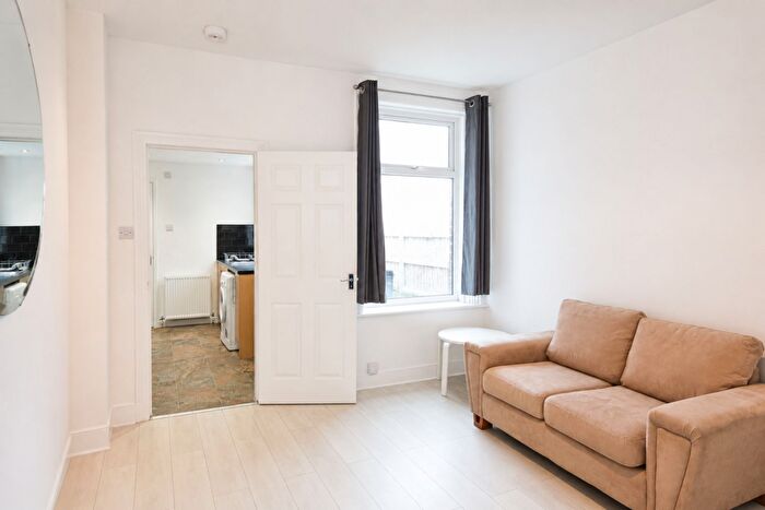 2 Bedroom Flat To Rent In Mowbray Street, Newcastle Upon Tyne, NE6