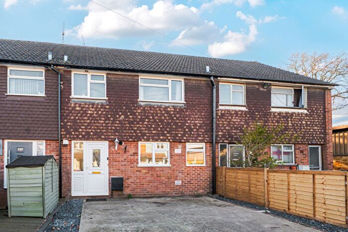 3 Bedroom Terraced House For Sale In Berrys Lane, Byfleet, KT14