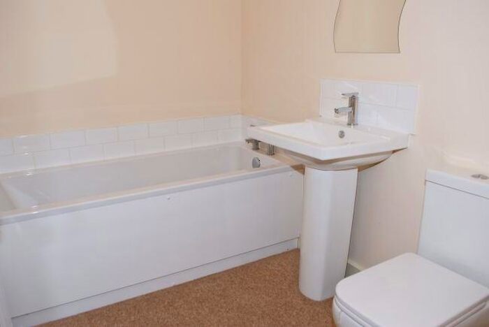 3 Bedroom Town House To Rent In Barnsbridge Grove, Barnsley, S70