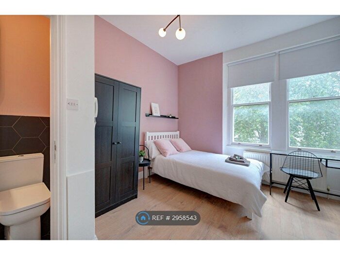 Studio To Rent In Kensington Gardens Square, London, W2