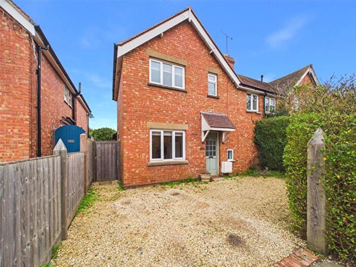 3 Bedroom Semi-Detached House For Sale In Horton Avenue, Thame, Oxfordshire, OX9