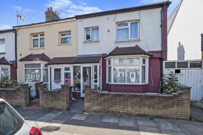 3 Bedroom End Of Terrace House To Rent In Caledon Road, London, E6