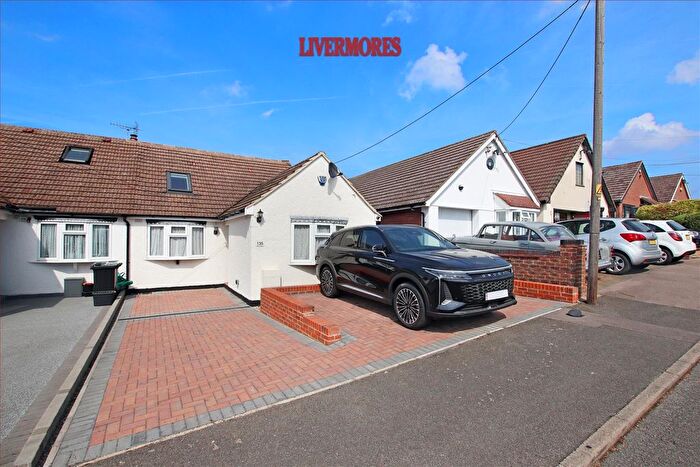 3 Bedroom Semi-Detached Bungalow For Sale In New Road, South Darenth, Dartford, DA4