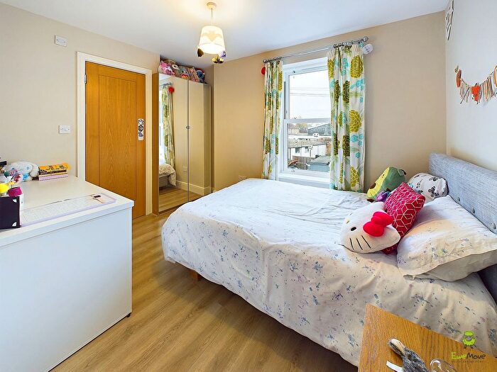 2 Bedroom Flat For Sale In Duchess Apartments, Queens Road, Welling, Kent, DA16