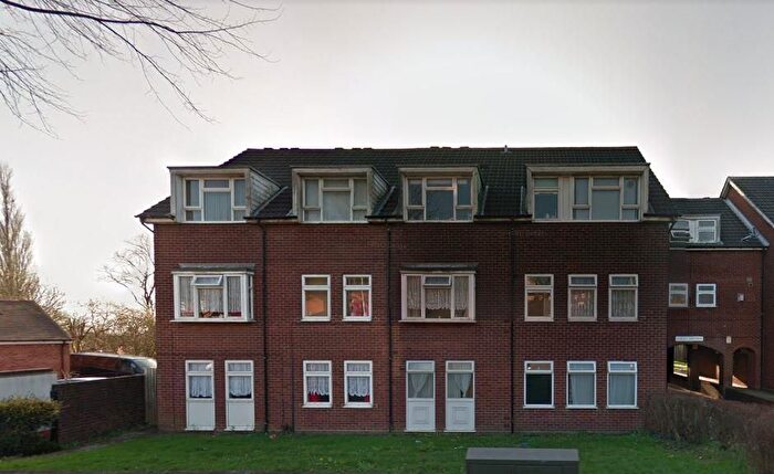 2 Bedroom Flat To Rent In Dixons Green Court, Dudley, DY2