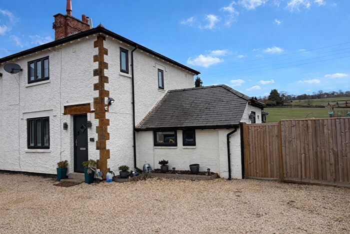 3 Bedroom Semi Detached House For Sale In Shipston Road, Long Compton, Shipston-On-Stour, CV36
