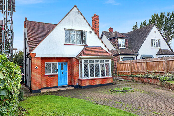 3 Bedroom Detached House For Sale In Elizabeth Avenue, Rayleigh, SS6