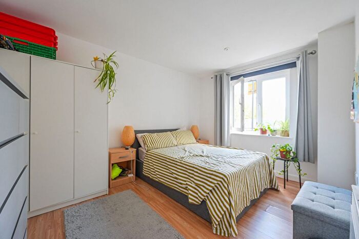 1 Bedroom Flat For Sale In Hereford Road, Bow, London, E3