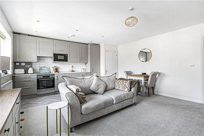 1 Bedroom Flat For Sale In Ferndale Road, Ashford, Surrey, TW15