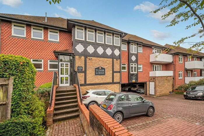 2 Bedroom Flat To Rent In Holden Road, Woodside Park, London, N12