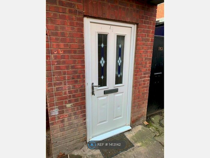 Studio To Rent In Rear Of - Cricklewood Broadway, London, NW2