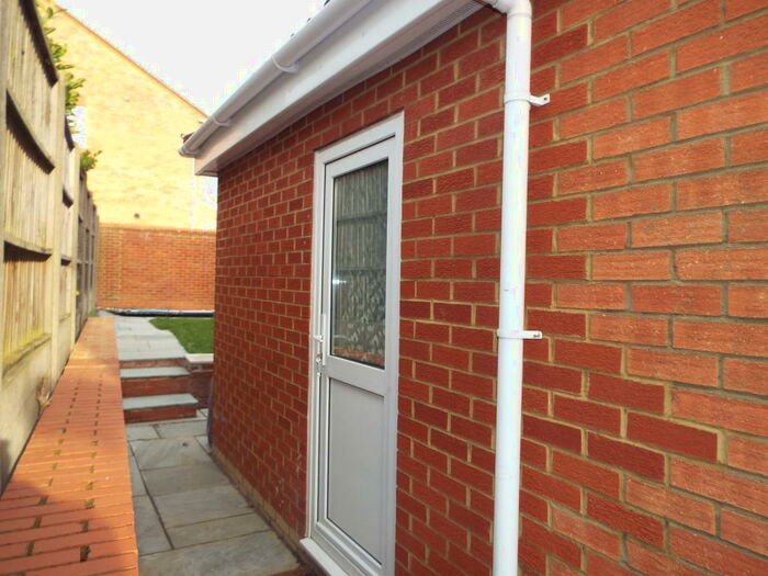 1 Bedroom Flat To Rent In Redwing Close, SG2