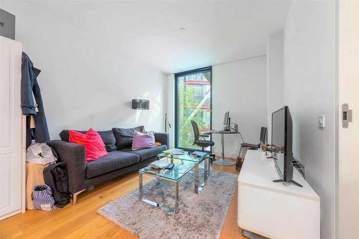 Studio To Rent In Sumner Street, London, SE1