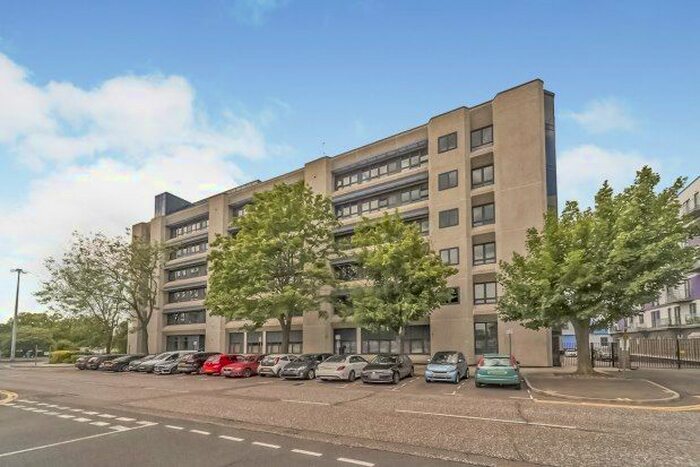 2 Bedroom Flat To Rent In Skyline House, Stevenage, SG1