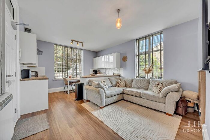 1 Bedroom Flat For Sale In Astra Court West, Hornchurch, RM12