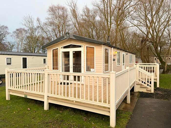 2 Bedroom Park Home For Sale In Sleaford Road, Tattershall, Lincoln, LN4