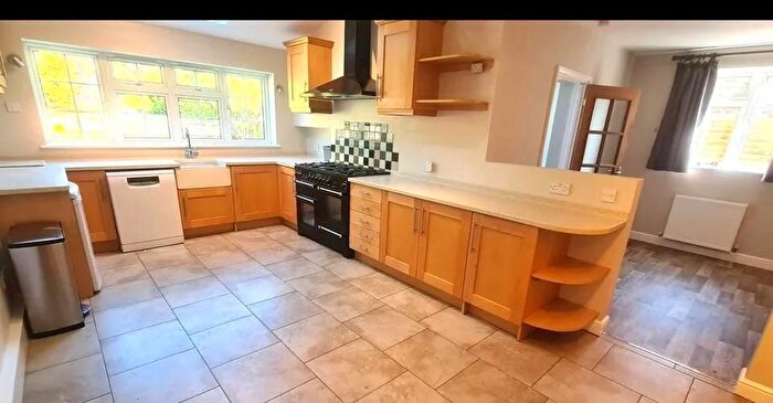 4 Bedroom Detached House To Rent In Merten Road, Romford, RM6