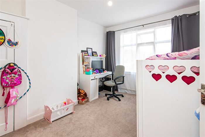 3 Bedroom End Of Terrace House For Sale In Kettering Road, Northampton, NN2