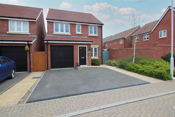 3 Bedroom House To Rent In Ullswater Road, Crawley., RH10