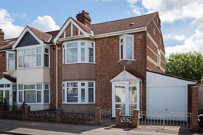 3 Bedroom End Of Terrace House For Sale In Coolgardie Avenue, Highams Park, E4