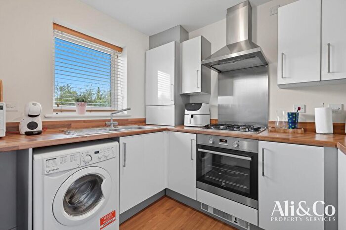 2 Bedroom Detached House For Sale In Woodside Close, Grays, RM16